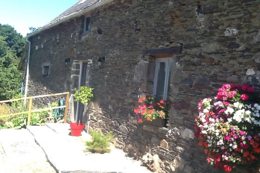 Les Ecuries Is A Modern Renovated Barn Villa Laniscat Exterior photo